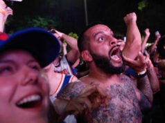 New York cade nel caos dopo che i Knicks hanno posto fine a 53 anni di siccità del campionato contro gli Spurs