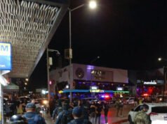 Un’auto attraversa la folla in Messico dopo la celebrazione della vittoria della Coppa del Mondo