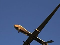 Gli Stati Uniti attaccano siti militari iraniani mentre il Kuwait viene colpito da droni e missili