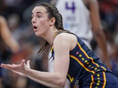 Fan indignati dopo che la WNBA ha sospeso Alyssa Thomas solo per una partita per un vizioso fallo flagrante su Caitlin Clark