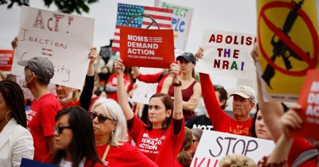 Moms-Demand-Action-640x335.jpg