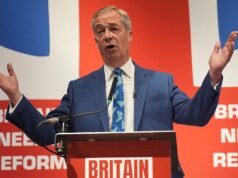 Farage afferma che l’immigrazione di massa ha cambiato il Regno Unito “letteralmente al di là del riconoscimento”, ritiene che il partito possa vincere le elezioni