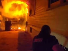 Gli agenti di Omaha mettono a rischio la propria vita per salvare una bambina di quattro anni intrappolata in un incendio in casa