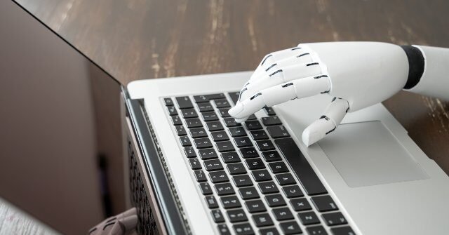 Robot-using-laptop-to-surf-web-640x335.jpg