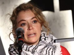 La star di Marvel “She-Hulk” Tatiana Maslany spinge al boicottaggio del “New York Times” per il “danno” fatto a trans, palestinesi e neri