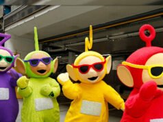 I Teletubbies ballano per i diritti LGBTQ+ al Beach Pride Party al Cannes Lions e se ne vanno con le “groupies che li inseguono”
