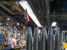 Trump si muove per espandere la produzione di armi e rafforzare la difesa nazionale
