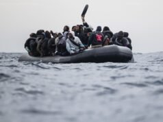 L’Italia recupera 10 corpi mentre un’imbarcazione con quasi 60 persone a bordo si capovolge al largo di Malta