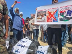 Centinaia di persone protestano in Libia davanti all’agenzia ONU contro i migranti privi di documenti