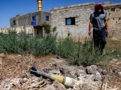 Il nuovo attacco israeliano nel sud della Siria costringe le famiglie a fuggire dalle proprie case
