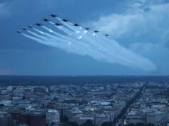 GUARDA: Blue Angels e Thunderbirds eseguono un epico sorvolo all’UFC Freedom 250