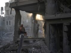 I morti a Gaza dopo il “cessate il fuoco” sono 983 mentre l’attacco israeliano prende di mira il campo profughi