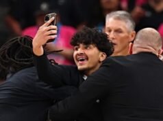 La NBA bandisce a vita un giovane ossessionato dai selfie dopo essersi precipitato in tribunale