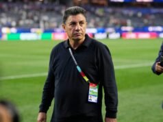 L’allenatore iraniano dei Mondiali si scaglia ancora dopo il caos aereo: “Ci hanno derubato”