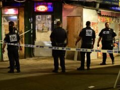 Due uomini uccisi a colpi di arma da fuoco fuori dalla stazione della metropolitana di New York