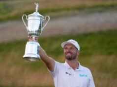 Wyndham Clark mostra amore ai fan degli US Open che lo hanno brutalmente disturbato sulla strada per il titolo