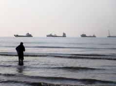 “Alza la cornetta”: l’IRGC sembra respingere la “hotline” statunitense dello Stretto di Hormuz