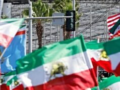 I tifosi iraniani sfidano gli autocrati della FIFA e sventolano bandiere pre-rivoluzionarie