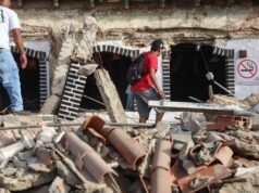I venezuelani cercano i sopravvissuti al terremoto mentre la finestra di salvataggio di 72 ore si avvicina alla fine