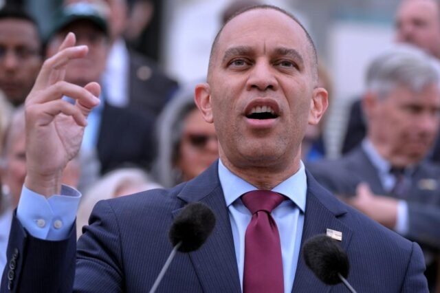 house-minority-leader-hakeem-jeffries-128410752_3c0941-e1780878198561.jpg
