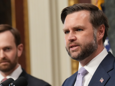 L’amministrazione Trump reprime un cittadino haitiano che ha guadagnato 58 milioni di dollari con la frode della clinica farmaceutica 340B; Affronta anni di carcere e deportazione