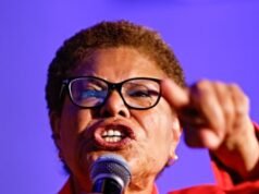 Karen Bass avanza al ballottaggio di novembre nella corsa al sindaco di Los Angeles