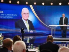 Keith Kellogg dice ai dissidenti iraniani che “la finestra è aperta” per forzare un cambio di regime a Teheran