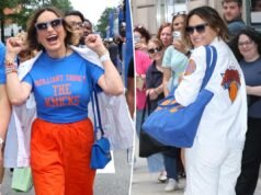 La borsa tote Knicks in tela personalizzata di Mariska Hargitay è un modo elegante per celebrare New York
