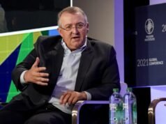 Il CEO del settore sanitario ha cambiato più volte il percorso del suo sogno americano, solo per poi rendersi conto che la destinazione era la stessa