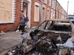 Belfast brucia dopo che un migrante sudanese è stato arrestato in un brutale attacco con coltello