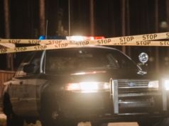 Madre dell’Oregon accusata di tentato omicidio per aver pompato gas di scarico nell’auto con i suoi tre figli