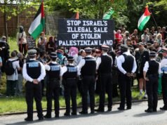 “Inaccettabile”: i manifestanti di Londra denunciano la vendita illegale di terreni degli insediamenti israeliani