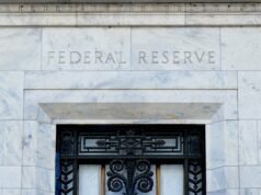 La Federal Reserve americana mantiene i tassi stabili sotto la nuova presidenza Warsh