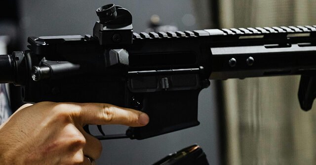 rifle-ar-15-pexels-karola-g-640x335.jpg