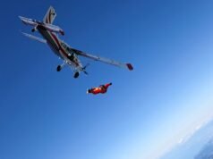 Gli investigatori francesi indagano sull’incidente mortale di un aereo di paracadutismo che ha ucciso il pilota e 10 paracadutisti