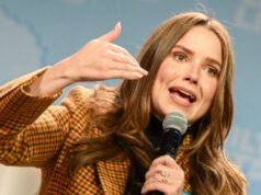 L’attrice Sophia Bush definisce Trump un “piccolo stronzetto”