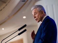L’ambasciatore statunitense ricorda alla Spagna, incapace della NATO, il suo impegno di spesa del 5%.