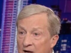 Steyer sembra piangere mentre elogia l’uomo che ha vinto l’evento su pista femminile