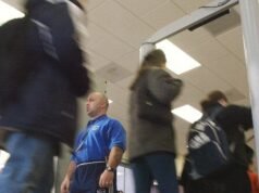 La causa del sopravvissuto alla sparatoria in una scuola sostiene che il sistema di rilevamento delle armi AI non è riuscito a identificare l’arma