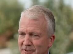 Il senatore Dan Sullivan denuncia il complotto democratico per manipolare le elezioni del Senato dell’Alaska