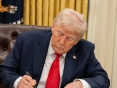Trump firma un ordine esecutivo che chiede la supervisione dei nuovi modelli di intelligenza artificiale