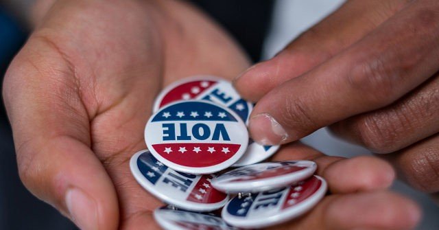 vote-buttons-voted-sticker-election-day-stock-cottonbro-pexels-640x335.jpg
