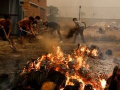 Gli incendi minacciano Bordeaux mentre più di 200.000 persone fuggono dalle fiamme in Francia e Spagna