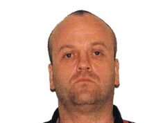 Ufficiale della Royal Navy incarcerato per aver ucciso due giovani marinai e costretto a restare dietro le sbarre dopo essere stato giudicato colpevole di aver aggredito sessualmente altri quattro ragazzi e uomini