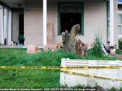 Sedici bambini che “sembravano animali selvatici” sono stati ritrovati a vivere in una piccola e fatiscente casa degli orrori dell’Ohio, mentre genitori e nonni vengono accusati