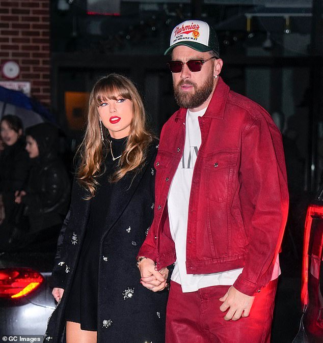 109754095-15948331-Taylor_Swift_and_Travis_Kelce_s_wedding_guests_are_on_edge_a_sou-a-2_1783010993001.jpg