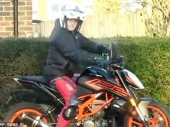 Un truffatore che diceva di non poter camminare per 20 metri viene sorpreso mentre guidava una moto e fumava una sigaretta, evitando il carcere per frode di 9.000 sterline