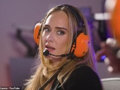 Adele rilascia una rara intervista sul figlio Angelo, 13 anni, e rivela che si sono uniti grazie alla loro comune “ossessione” per la Formula 1 mentre ammette che “non canta molto spesso adesso e il suo lavoro è ridicolo”