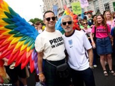 Sadiq Khan si unisce ai 35.000 presenti alla parata del Pride di Londra mentre gli attivisti affermano che i diritti vengono “tolti alle persone trans”
