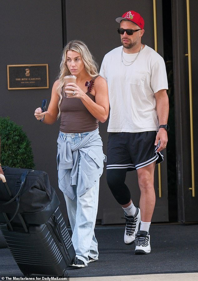 109795615-15952935-Former_Philadelphia_Eagles_star_Zach_Ertz_and_his_wife_Julie_loo-a-82_1783181104533.jpg